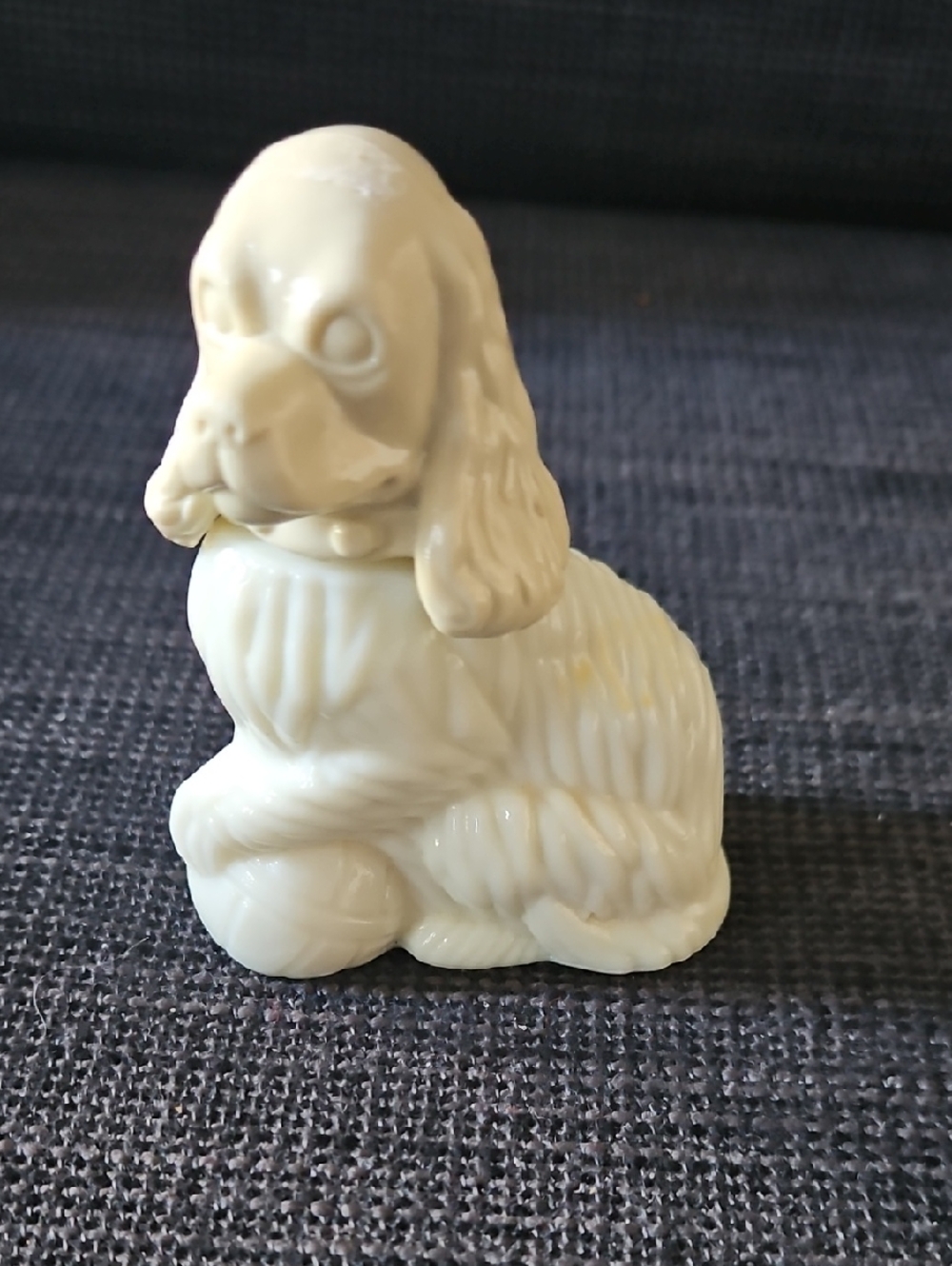 Vintage Avon Lady Spaniel Figurine with full bottle of Roses Roses cologne